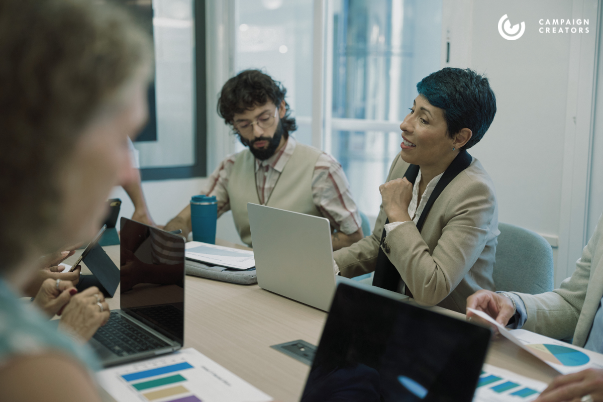 sales-and-marketing-agents-discussing-data-inconsistencies